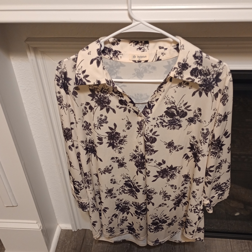 Bulotus Cream Floral Button-Up Blouse ( Bundle 3 For 15